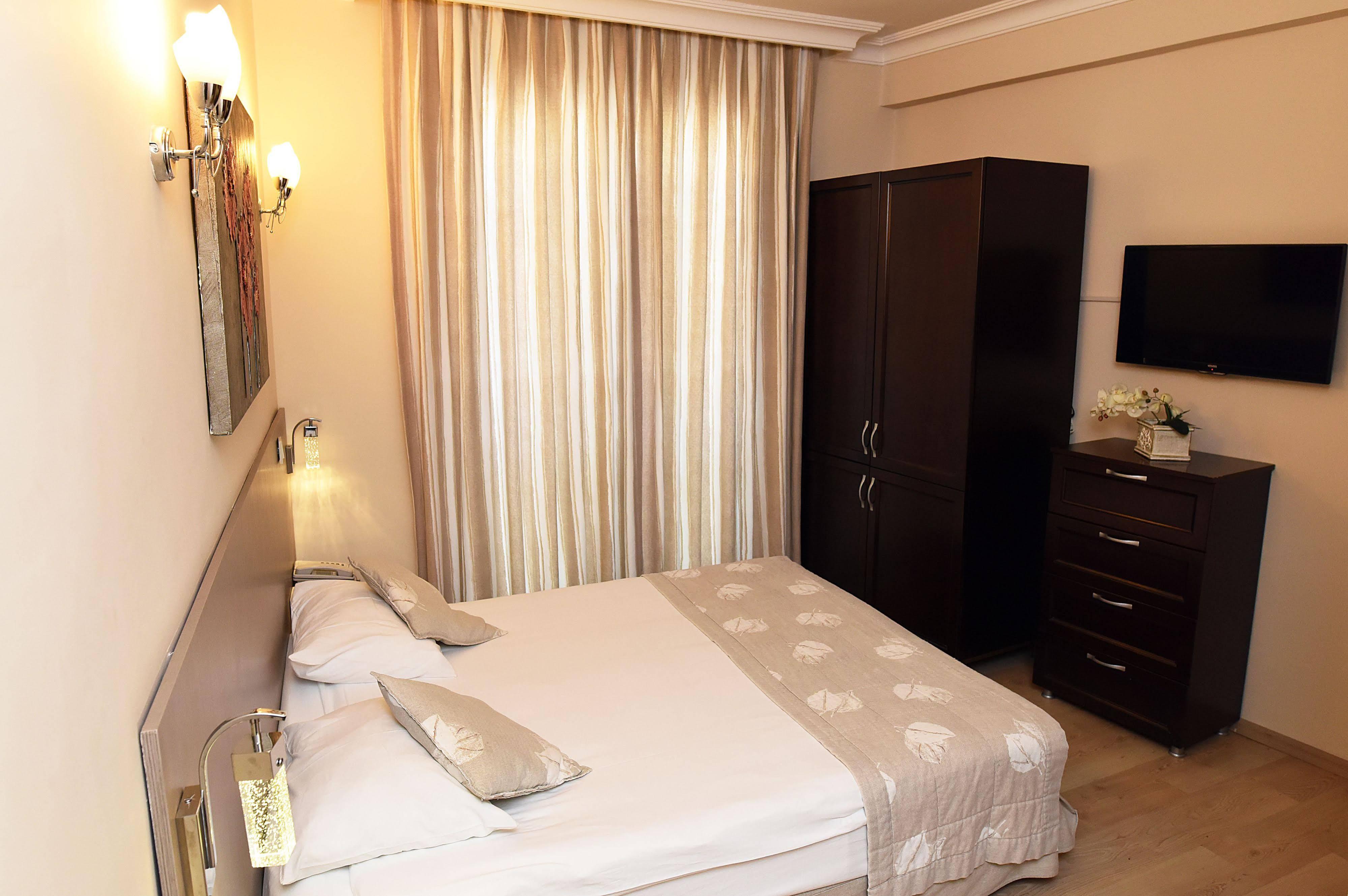 Marine House Boutique Hotel Adalar Exterior photo