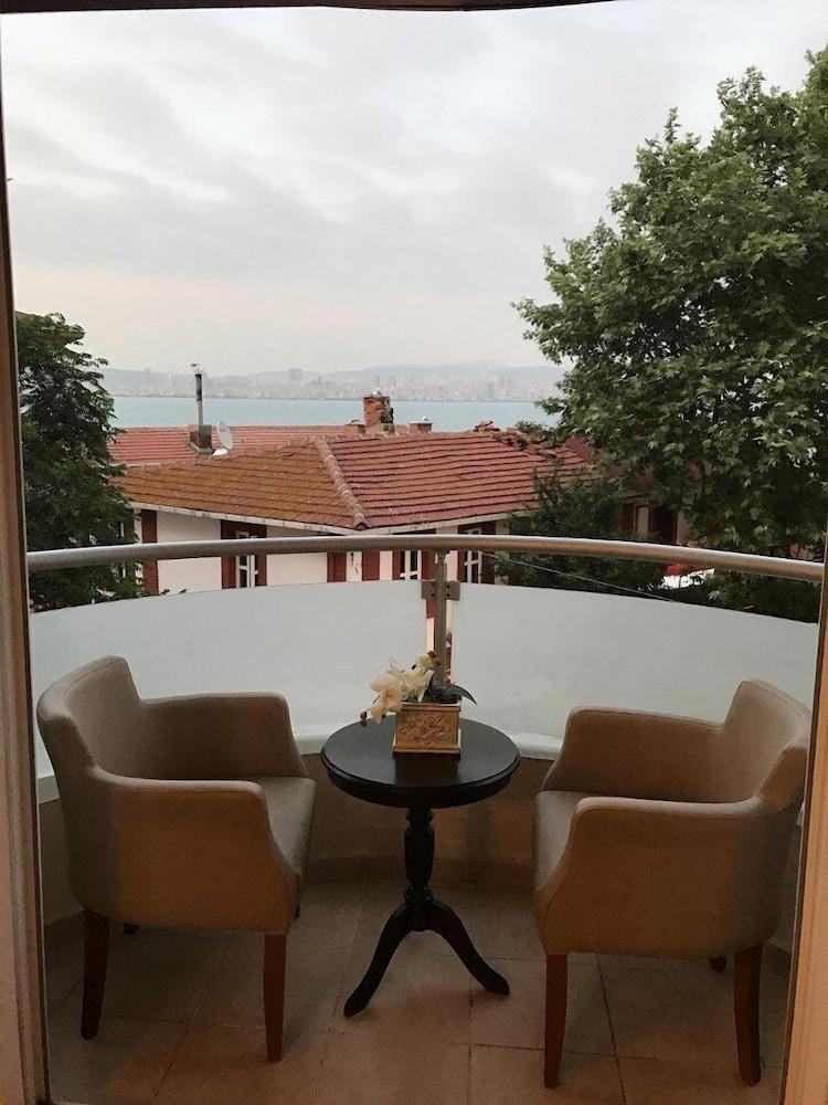 Marine House Boutique Hotel Adalar Exterior photo