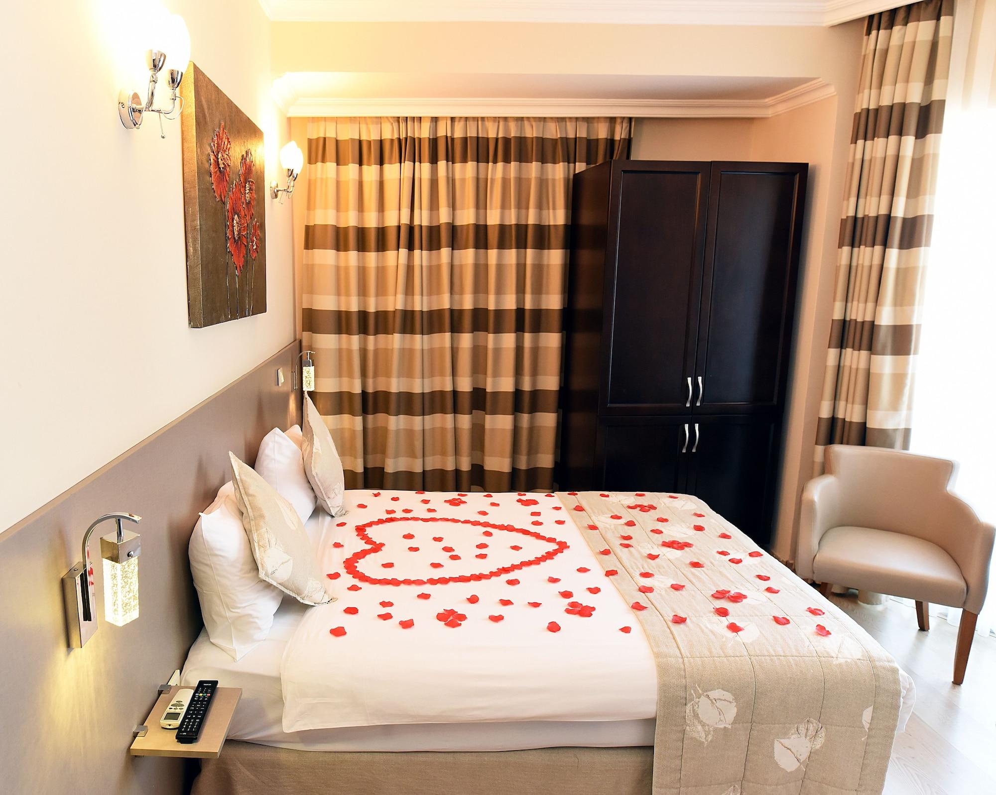 Marine House Boutique Hotel Adalar Exterior photo