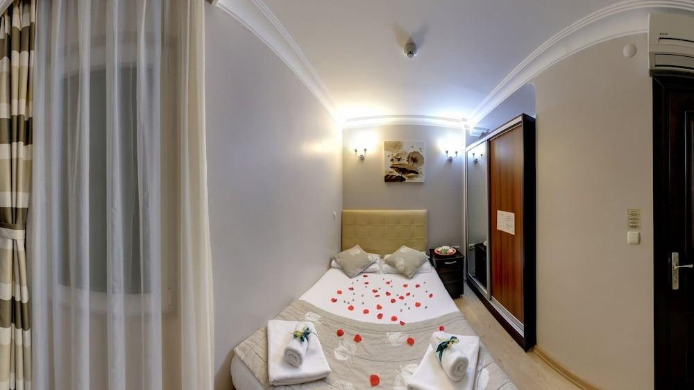Marine House Boutique Hotel Adalar Exterior photo